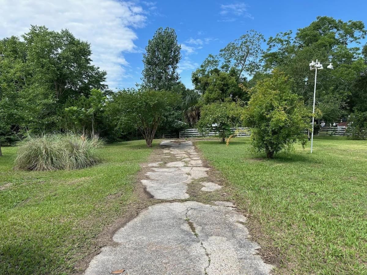 Bare Feet Bungalow -Close To Beach & Dog Friendly Gulfport Exterior photo